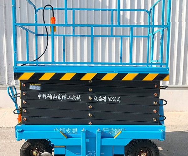矿区自行走升降机